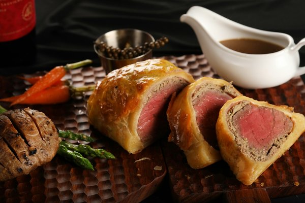 What's the Best Method for a Perfectly Cooked Beef Wellington?